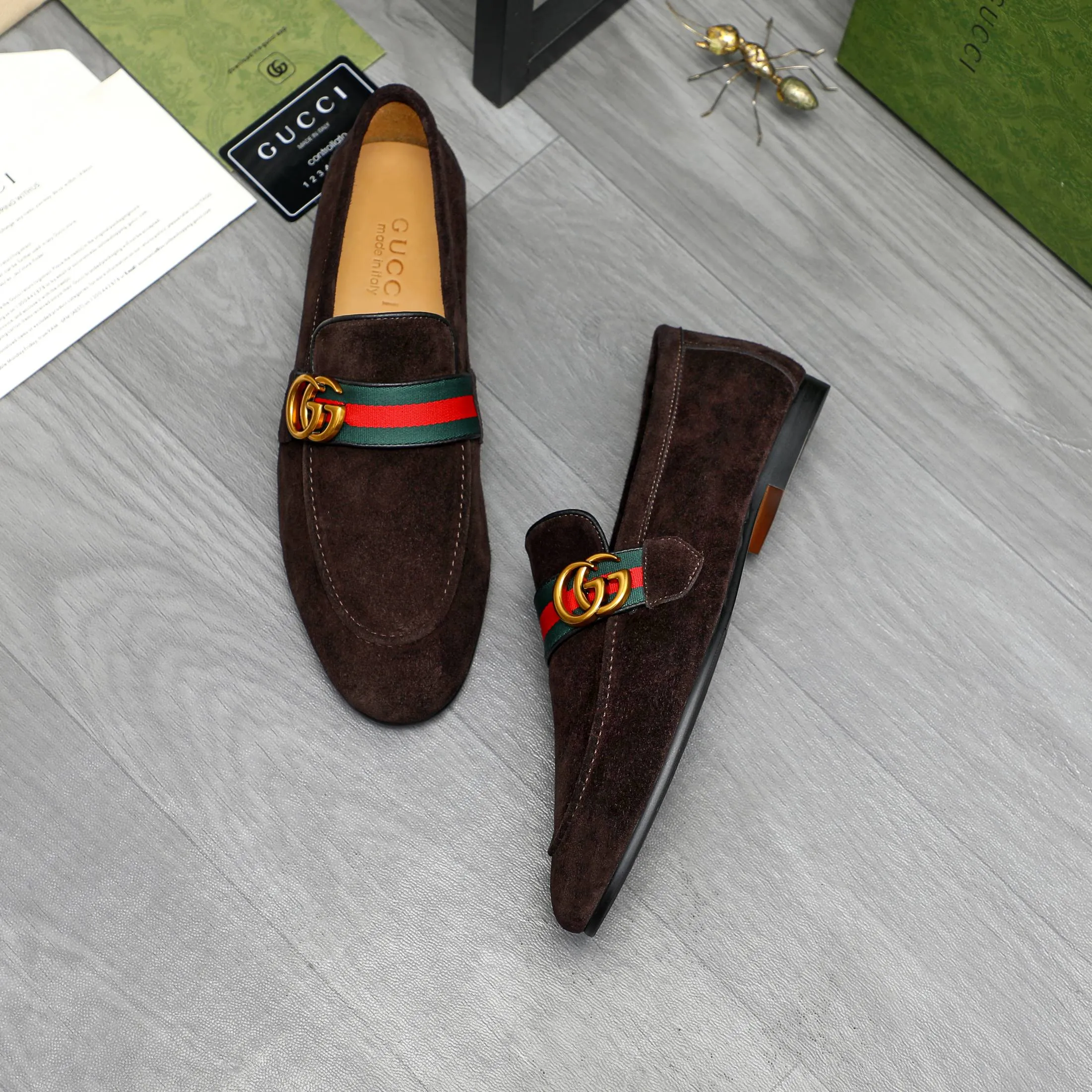 Men's shoes 💰p400 Product trademark: GUCCI "Gucci" business casual leather shoes Regular size: 38-46 (38.45.46 is custom-made and non-returnable) Product material: Selected suede cowhide with webbing upper, cowhide lining, original rubber outsole